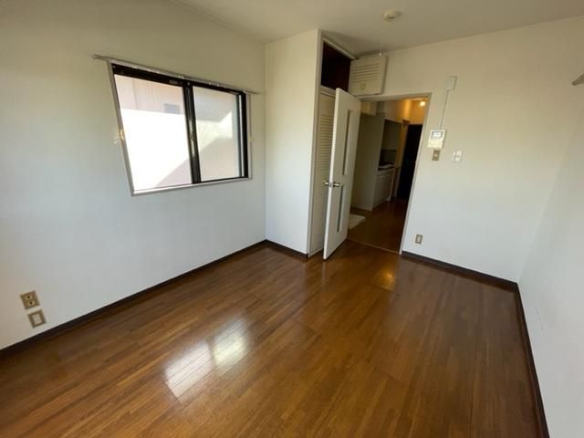 �y�����E���r���O�z�@