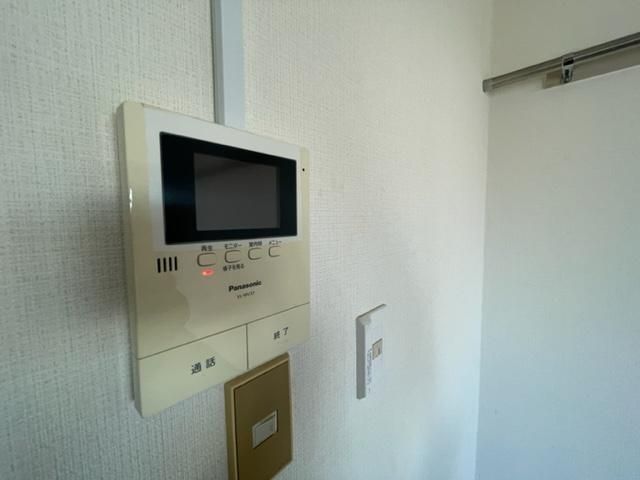 �y�Z�L�����e�B�z�@