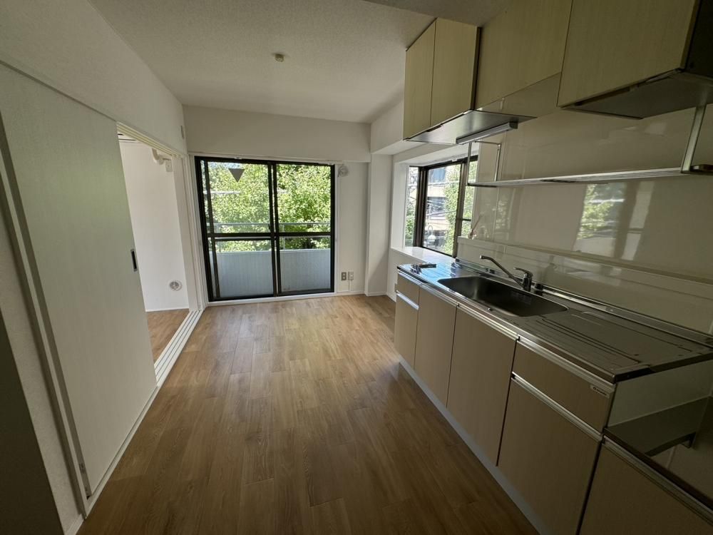 �y�����E���r���O�z�@