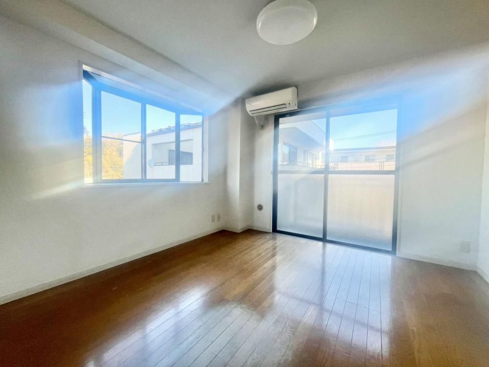 �y�����E���r���O�z�@