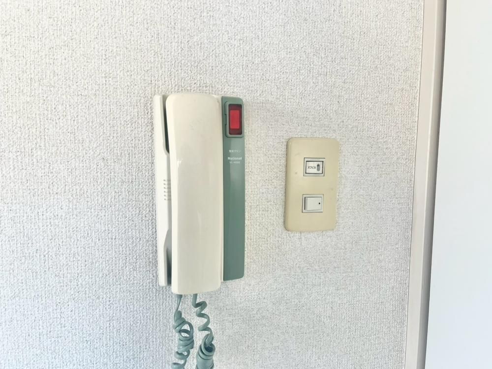 �y�Z�L�����e�B�z�@