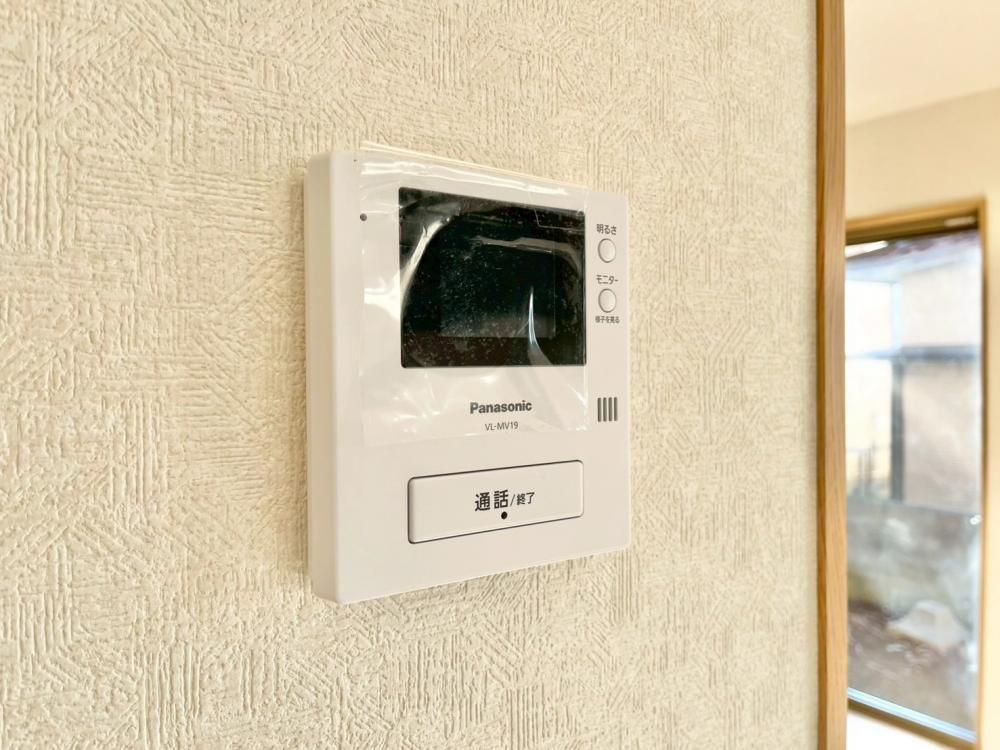 �y�Z�L�����e�B�z�@