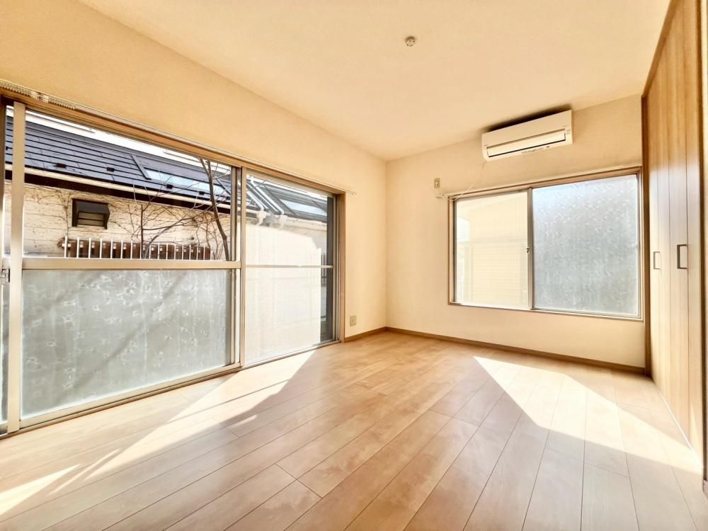 �y�����E���r���O�z�@