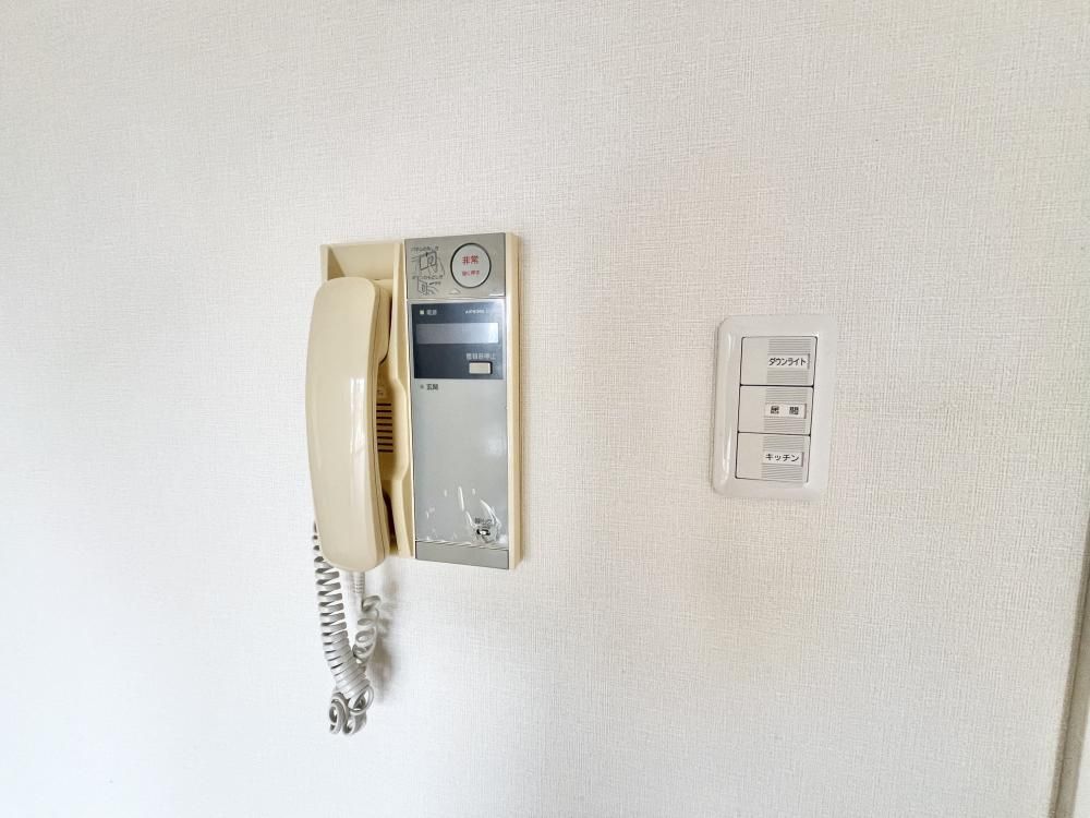 �y�Z�L�����e�B�z�@