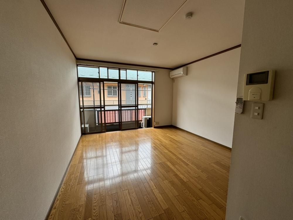 �y�����E���r���O�z�@