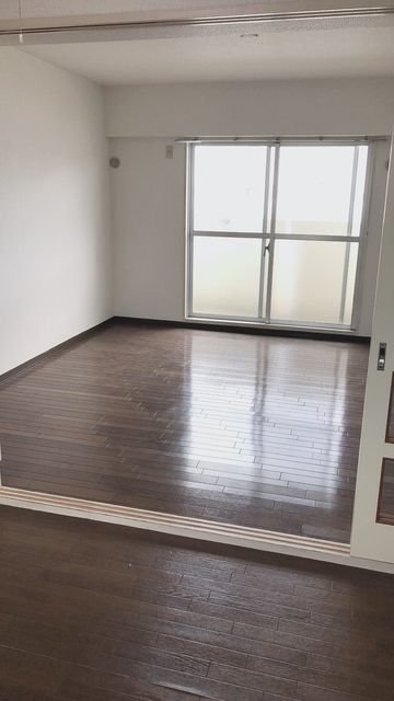 �y�����E���r���O�z�@