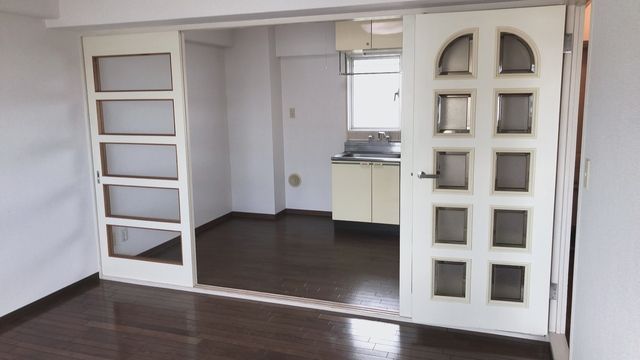 �y�����E���r���O�z�@