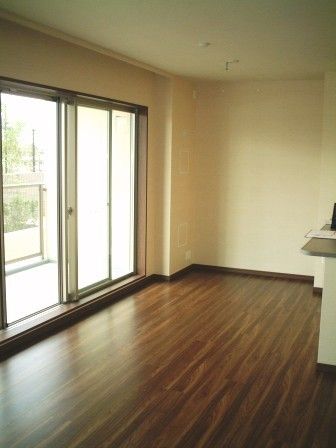 �y�����E���r���O�z�@