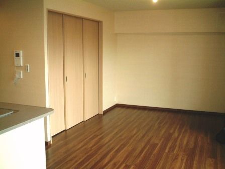 �y�����E���r���O�z�@